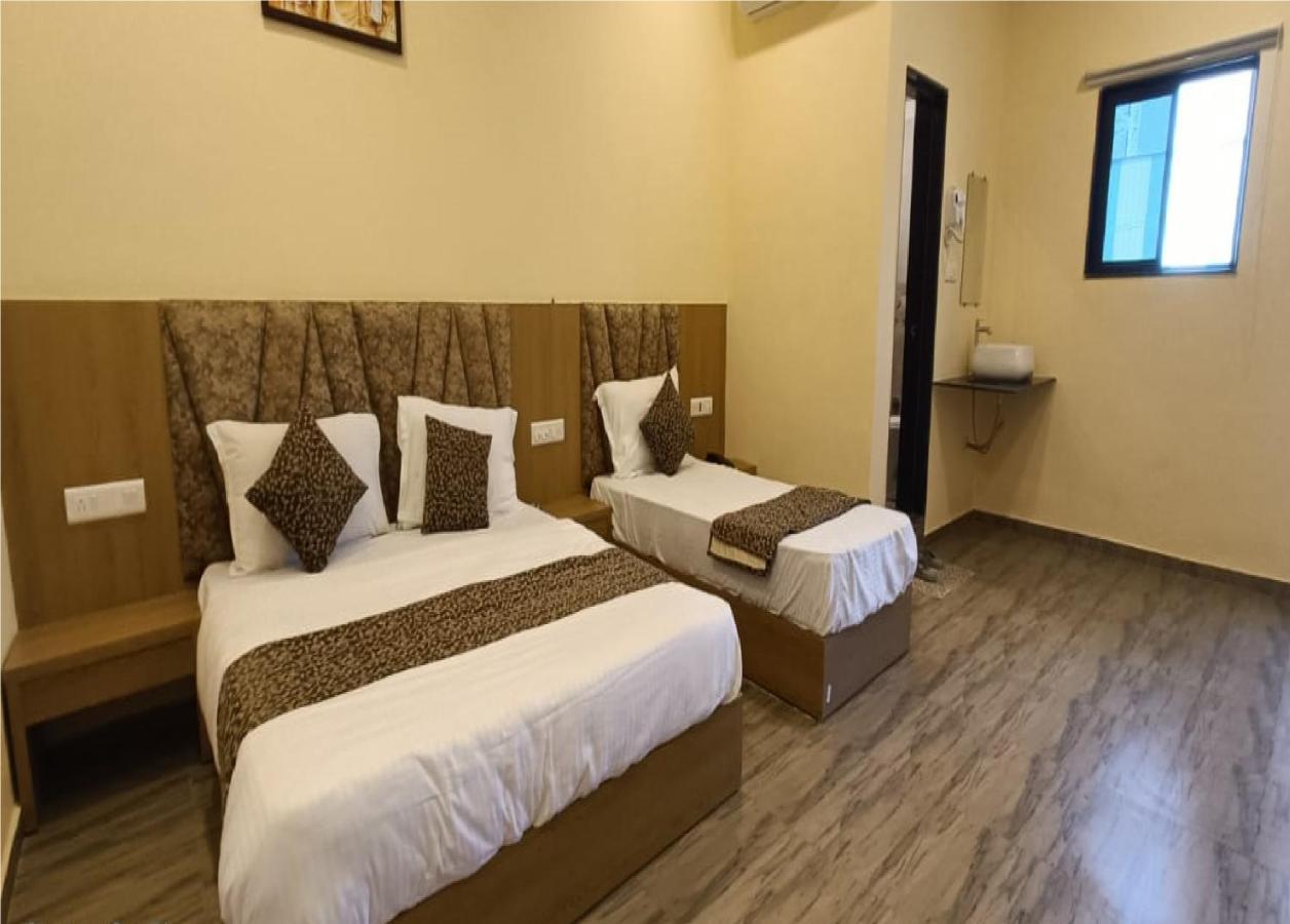 Hotel Fun Park Sanand Sānand Exterior foto